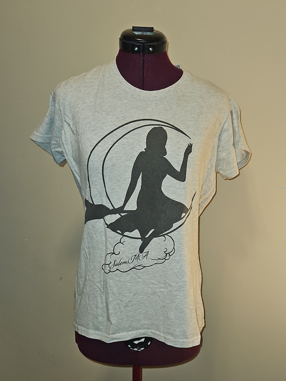 Bewitched, Elizabeth Montgomery, Salem Tee